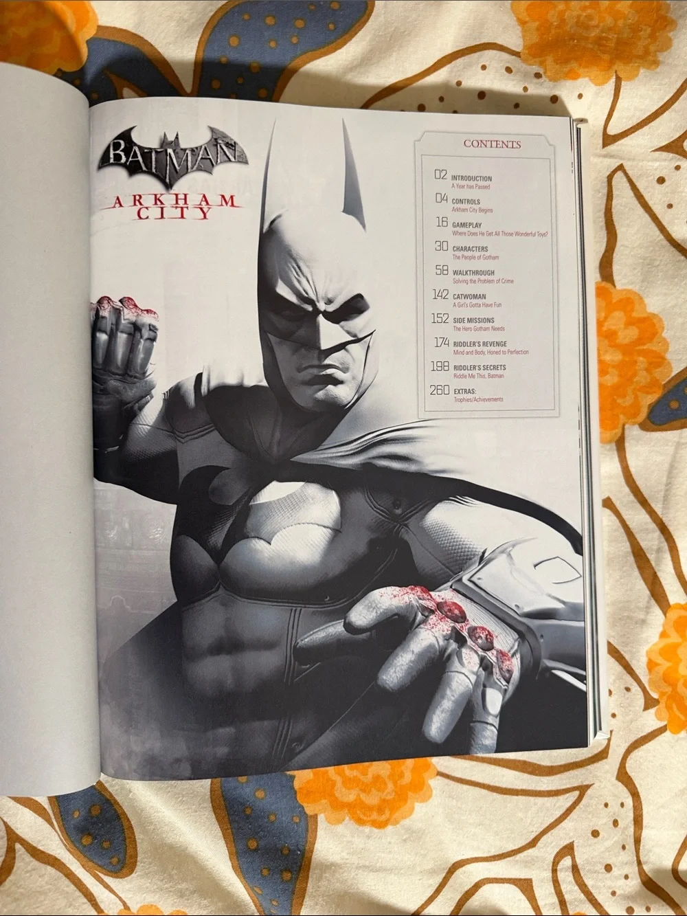 Batman - Arkham City Hardcover Limited Edition Game Guide- Catwoman Cover